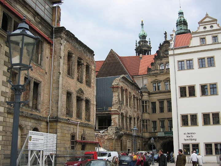 08 Bombed out portion of Royal palace.JPG